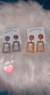 Image 1 of Sliver vs. Gold