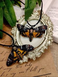 Image 1 of Wisior Zmierzchnica Trupia Główka 💀🦋