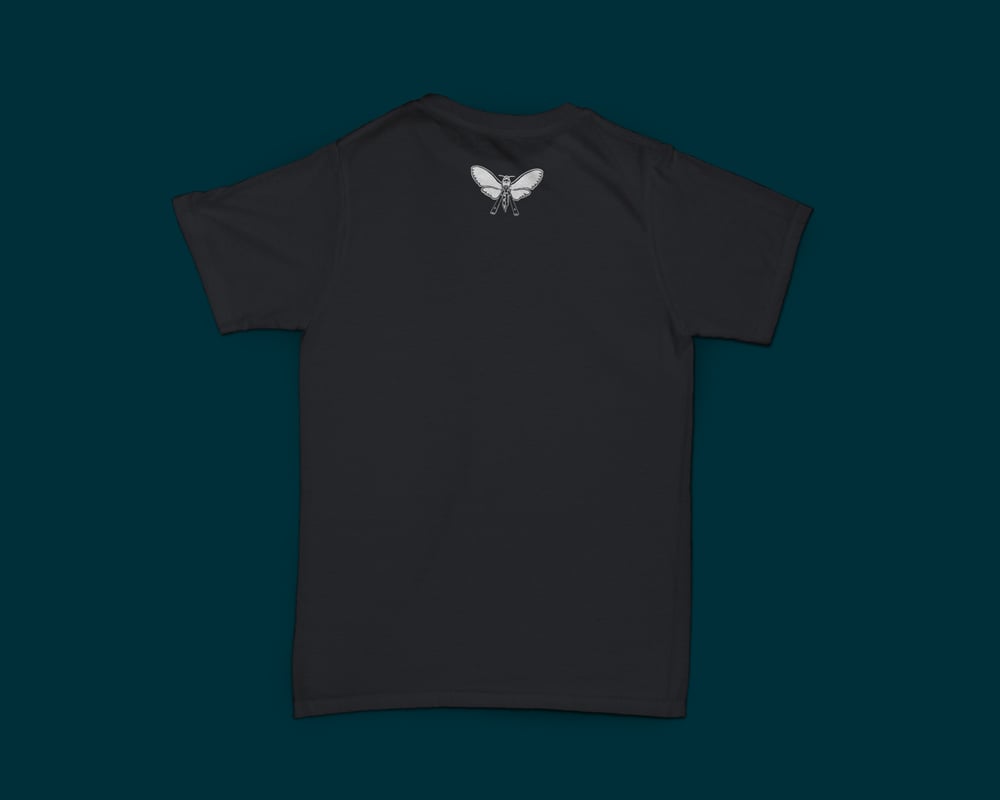 'Petalouda' (Black T-shirt)
