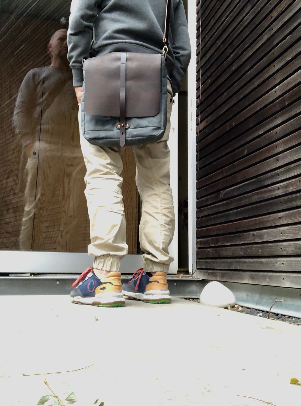 Image of Satchel / musette in waxed canvas with hand waxed leather flap and adjustable shoulder strap UNISEX