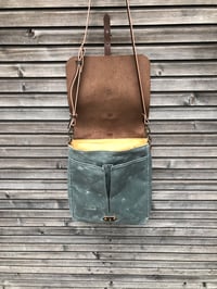 Image 4 of Satchel / musette in waxed canvas with hand waxed leather flap and adjustable shoulder strap UNISEX