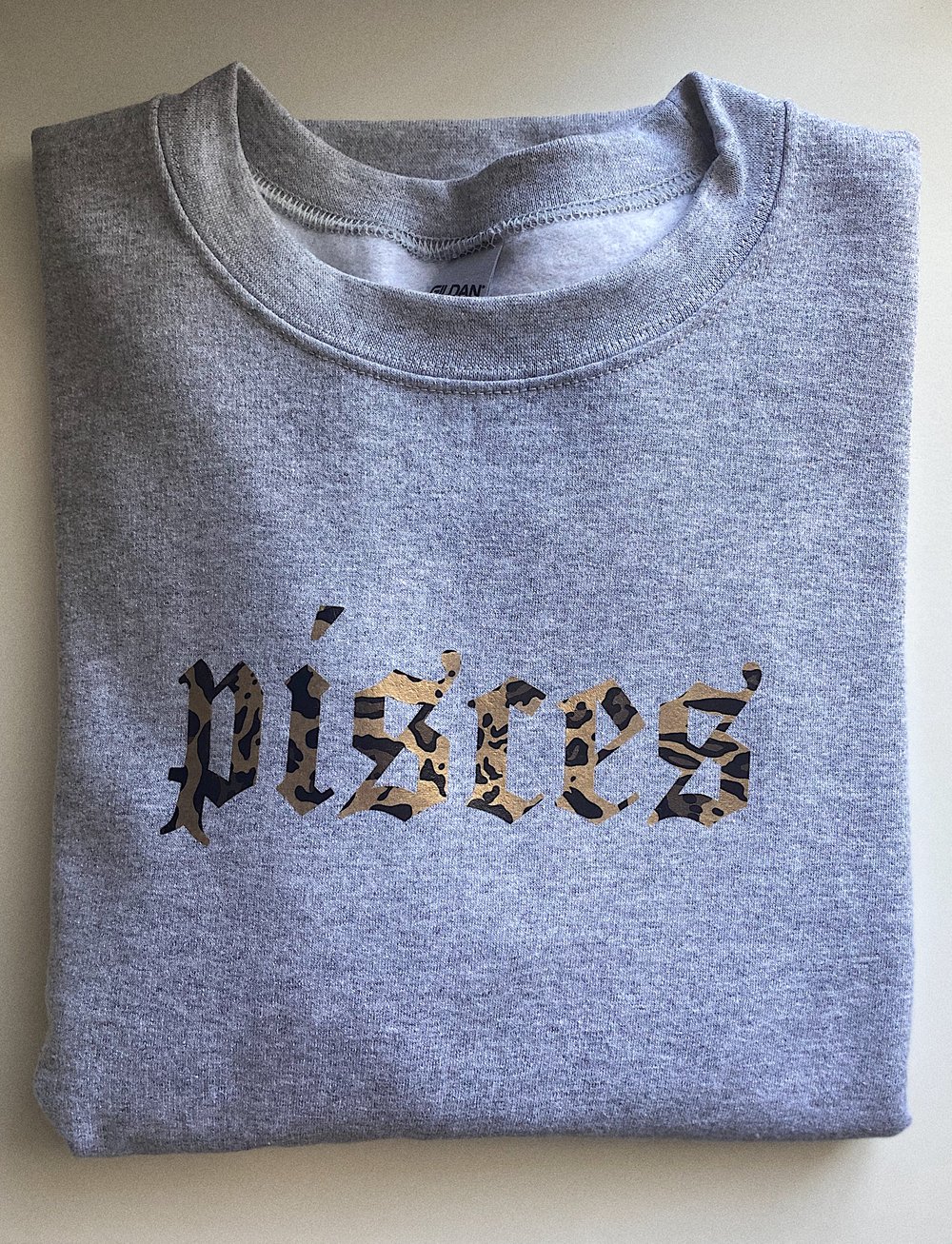 Image of LEOPARD PRINT ZODIAC CREW NECK SWEATSHIRT