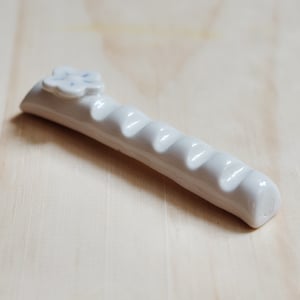 Image of Flower paintbrush holder, off white - 5 slots