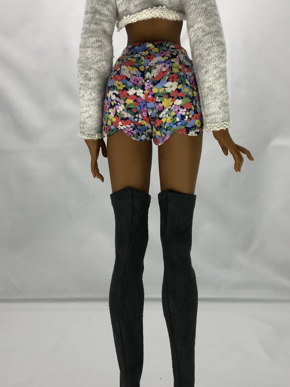 Scalloped Wildflower Shorts: Pidgin Doll 