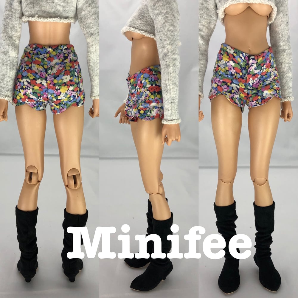 Scalloped Wildflower Shorts: Pidgin Doll