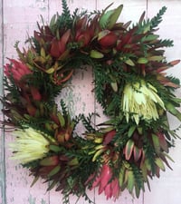 PROTEA SEASONAL WREATH - DELUXE SIZE
