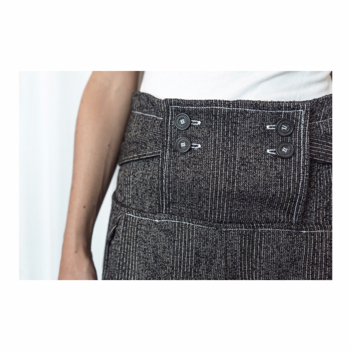 Image of wool grey pantancora