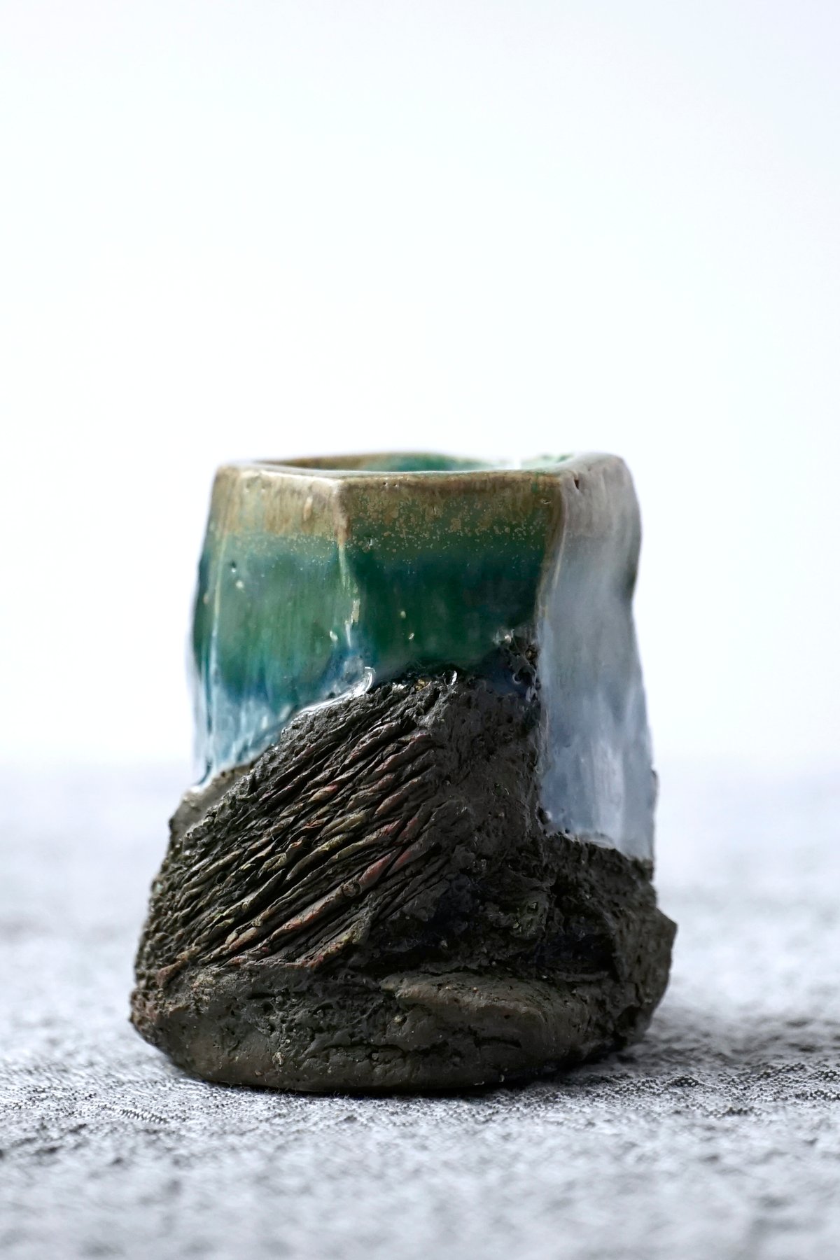 Image of brown base kurinuki vase 1