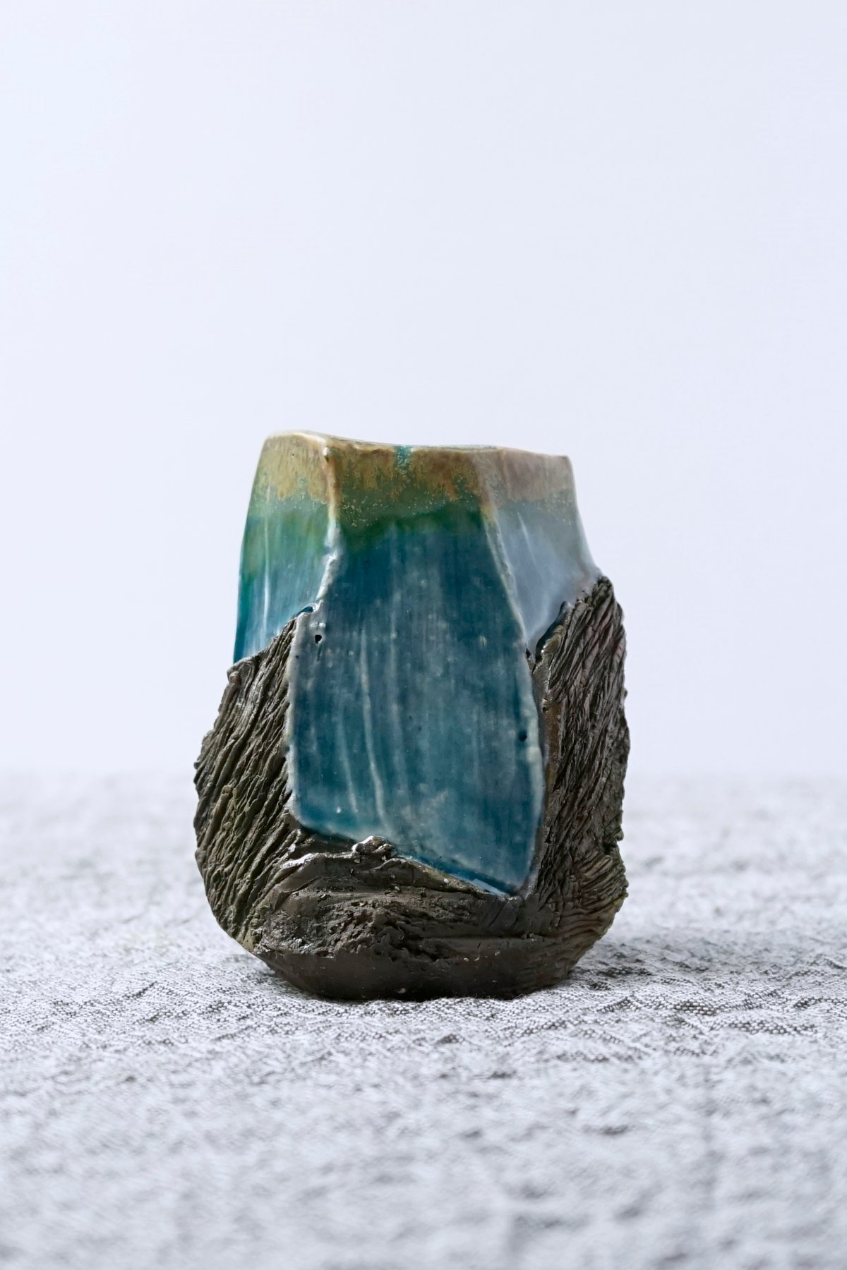 Image of brown base kurinuki vase 2