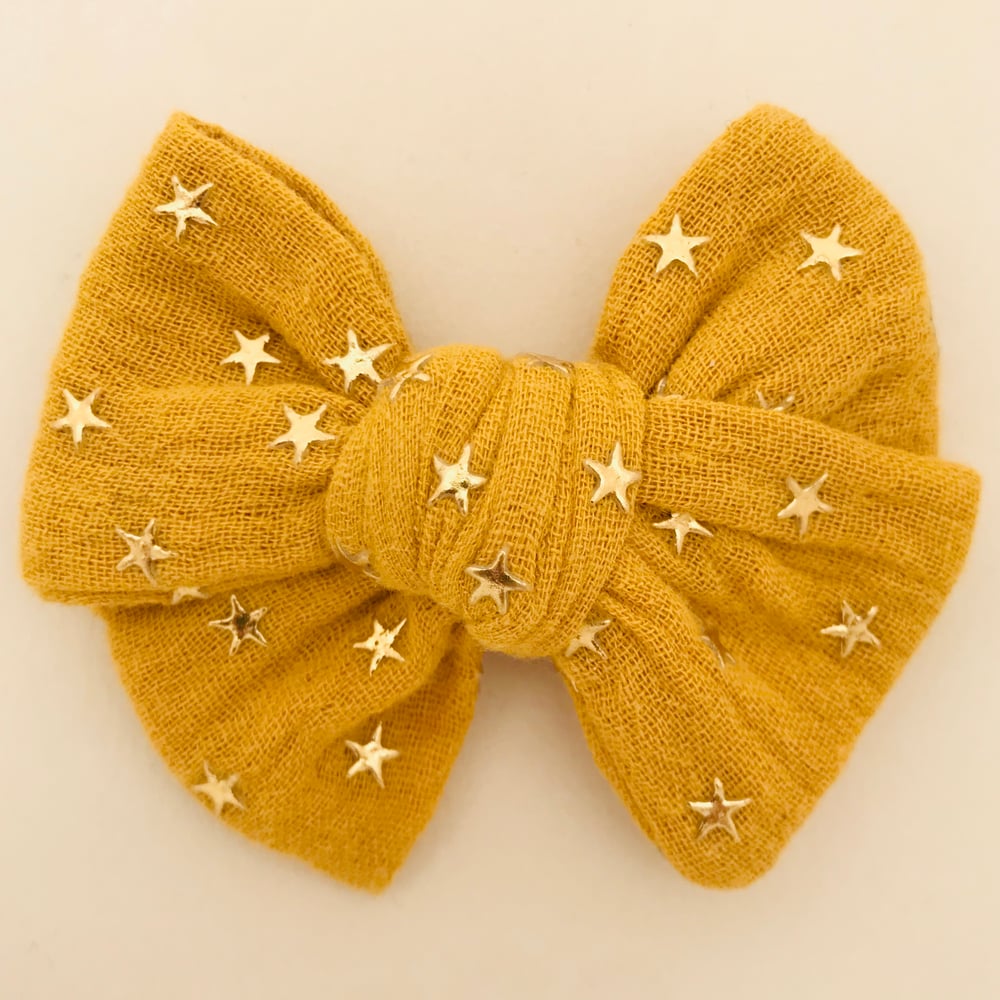Image of Barrette double gaze moutarde étoiles dorées