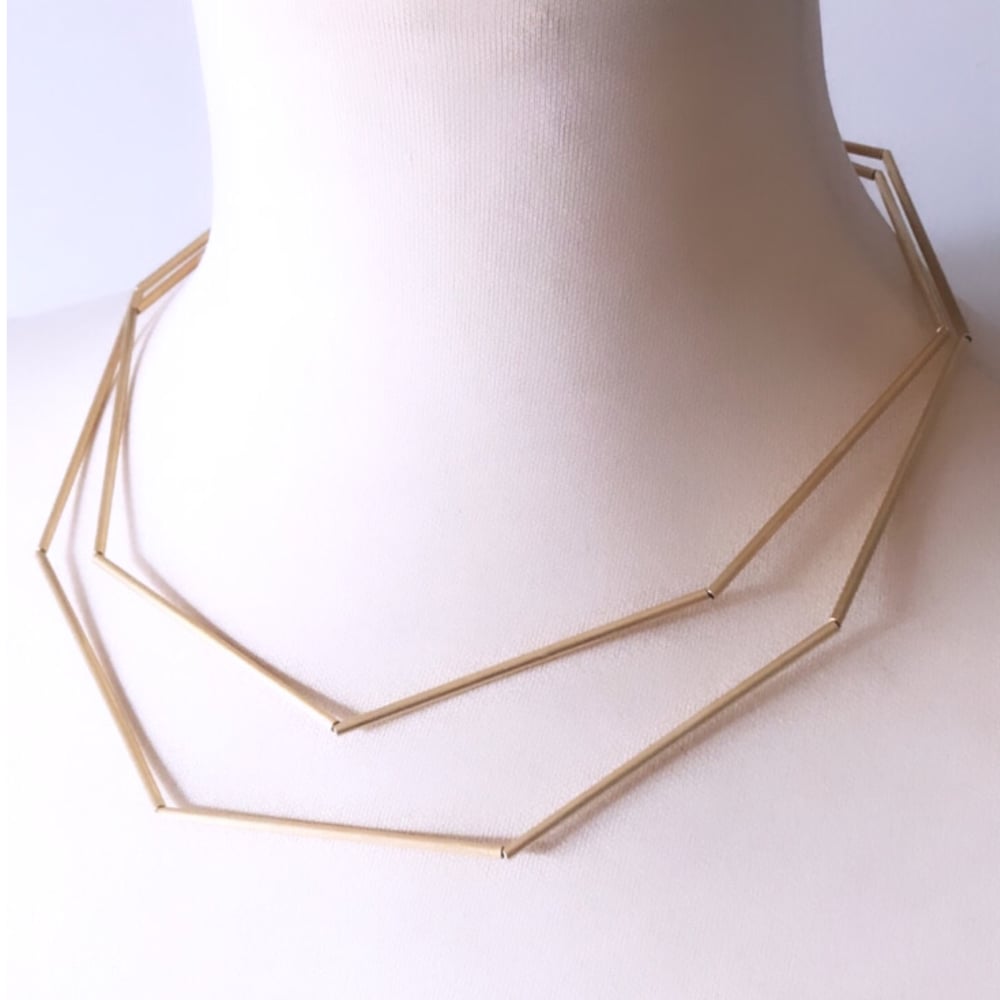 Image of Collaret geomètric or 2 voltes. Collar geométrico oro 2 .