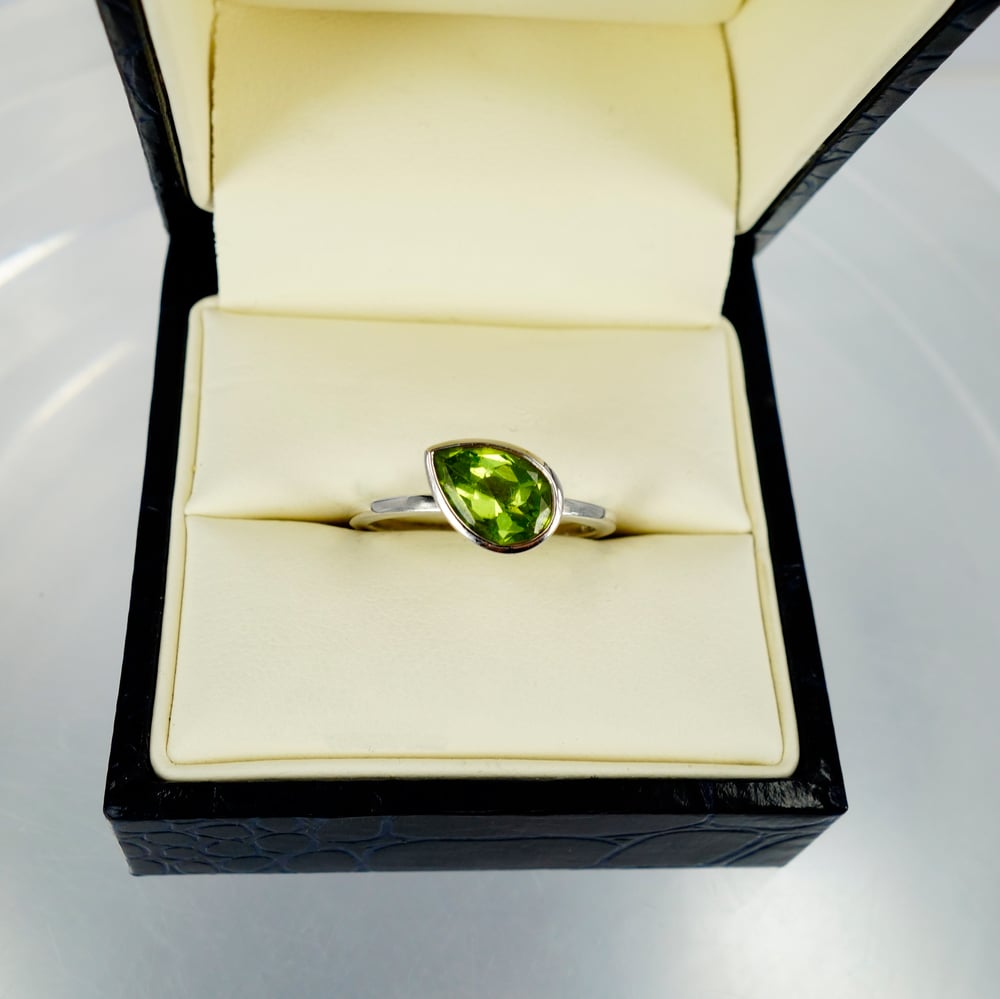 Image of 14ct white gold stacking ring set with Peridot 