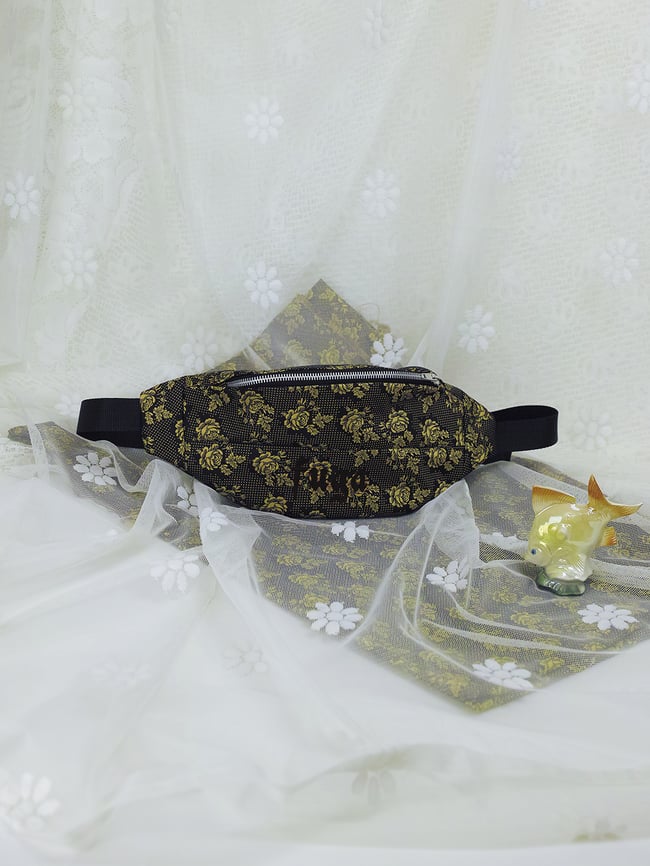 Dark flower jacquard cross bag