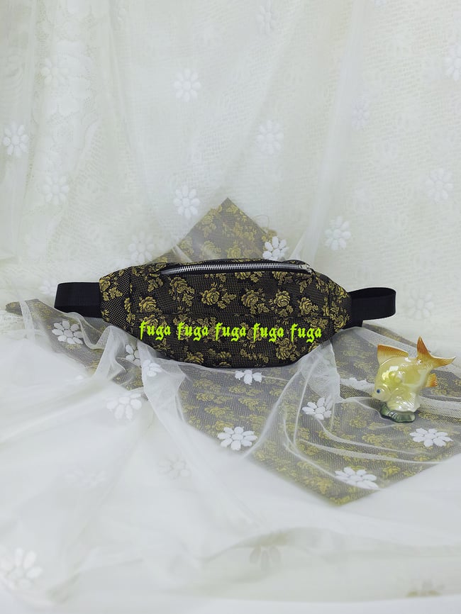 Dark flower jacquard cross bag