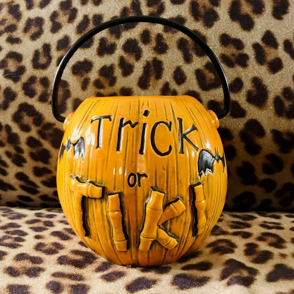 TRICK OR TIKI Limited Edition Halloween Pumpkin Pail 16oz Tiki Mug w/ Movable Handle