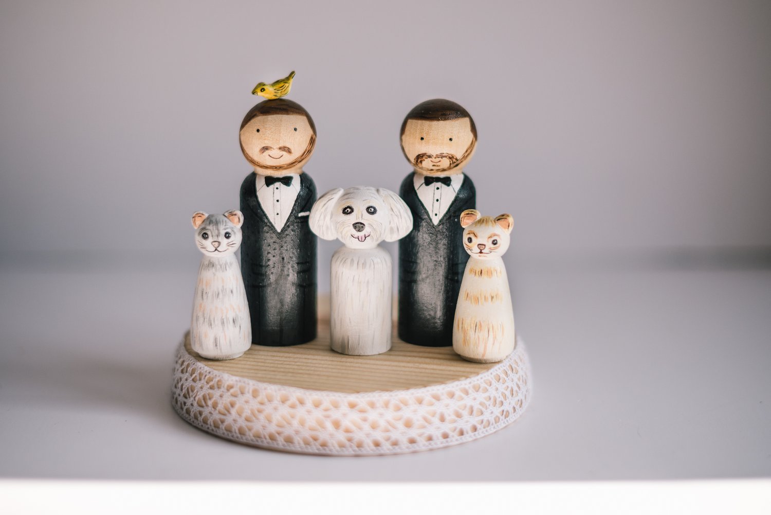 Image of Figuras de madera + Mascotas para Tarta de Boda