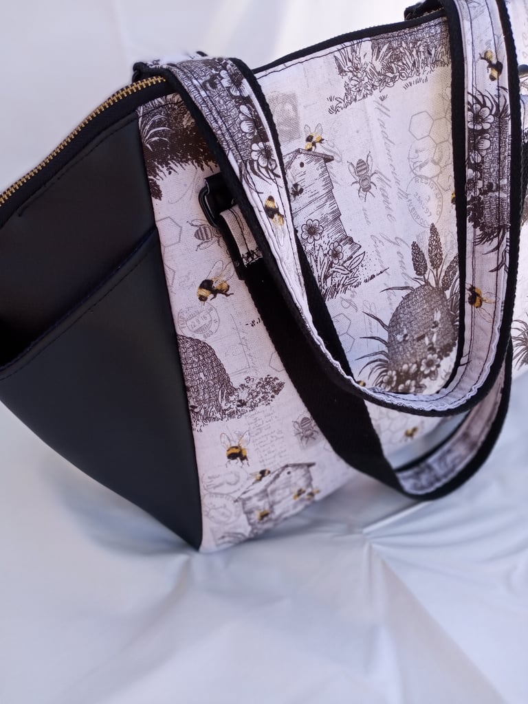 Boss Lady (Commuter bag) Image 4