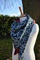 Image 1 of cheche en liberty mitsi bleu et bordeaux