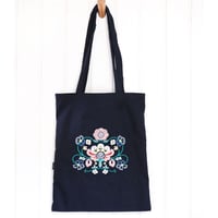 Image 1 of Tøyveske med broderi inspirert av Bolsøy-bunaden