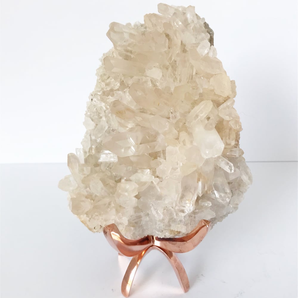 Image of Quartz no.65 + Limited Edition Rose Gold Claw Stand