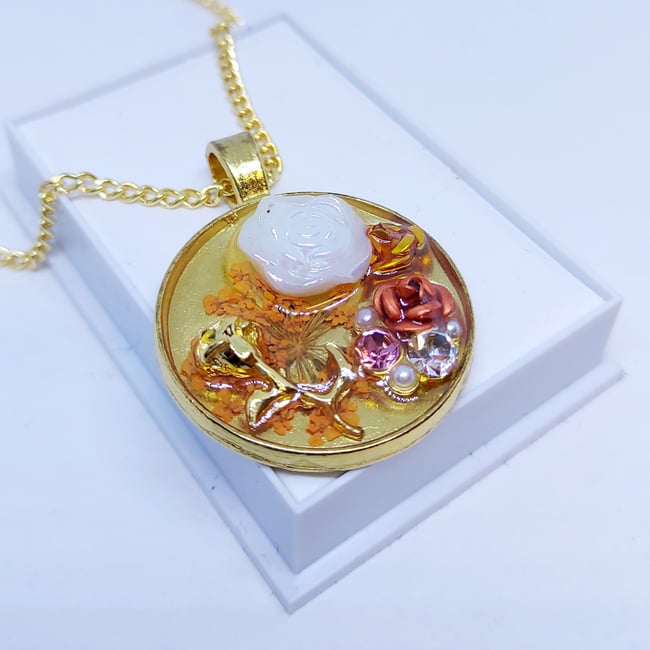 'orange blush' mounted pendant chain | gold