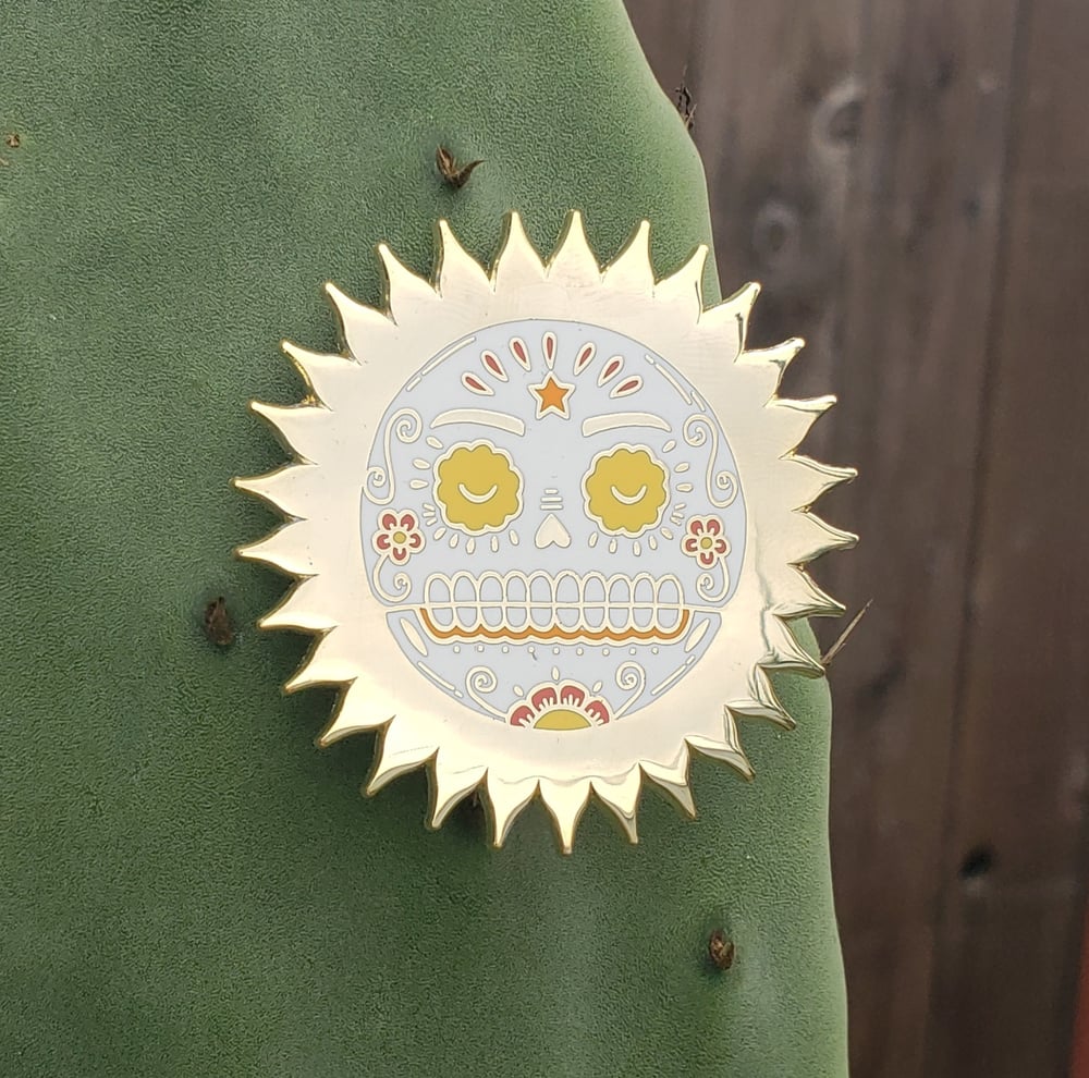 El Sol Calavera Enamel Pin