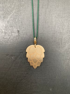 Image of little leaf_humulus lupulus_grüngold