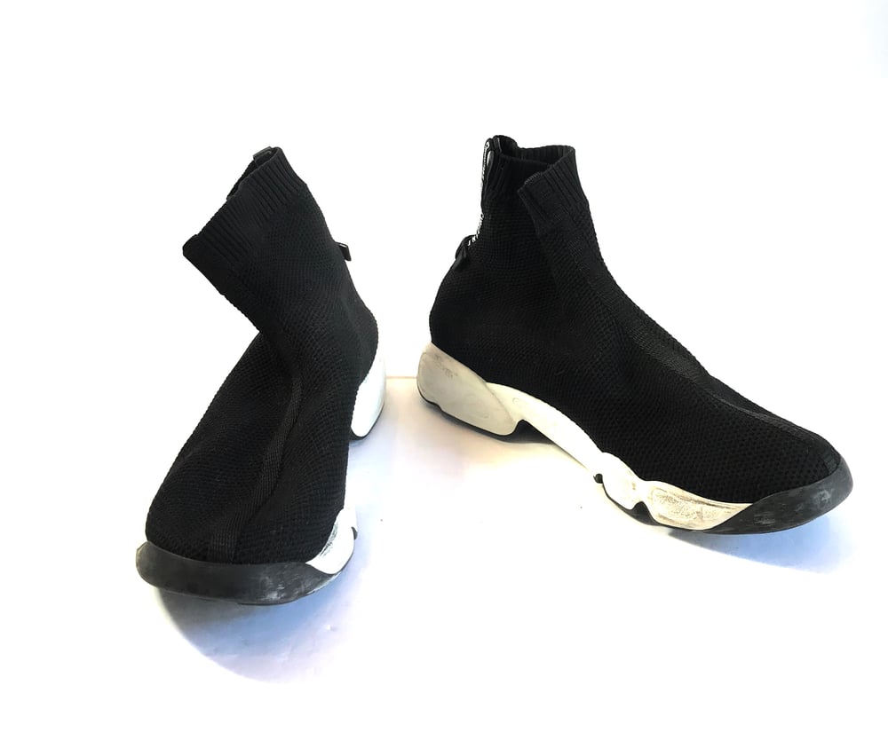 Image of Christian Dior Size 39.5 Sneakers 674-3281