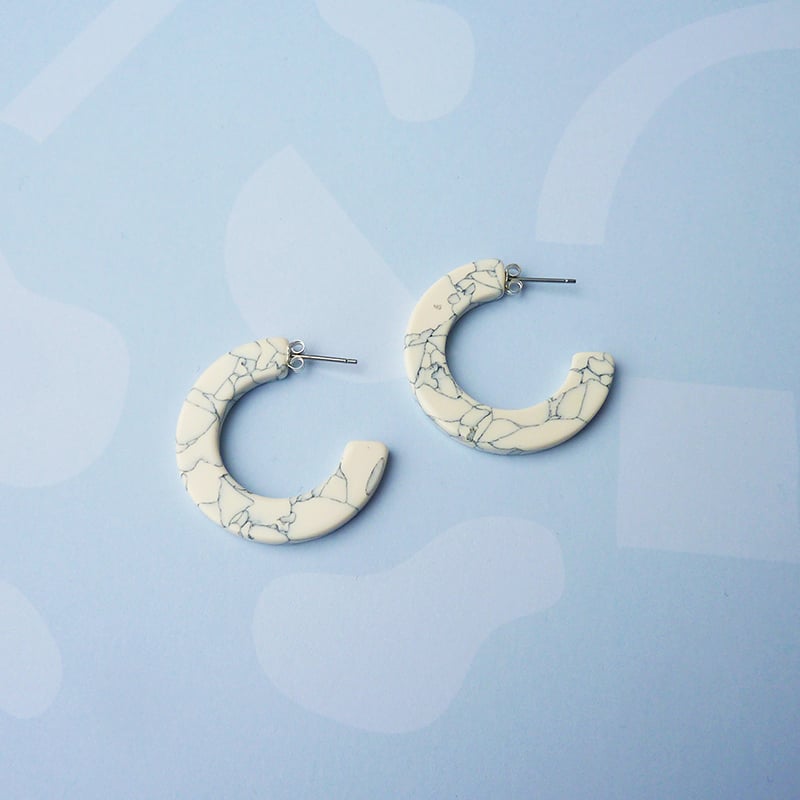 Image of Marmaro Midi Hoop Earrings