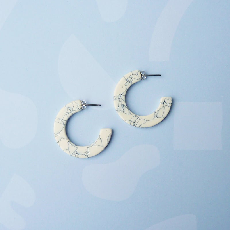 Image of Marmaro Midi Hoop Earrings