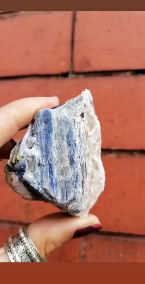 Image of Blue kyanite specimen 