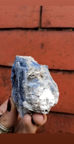 Image of Blue kyanite specimen 