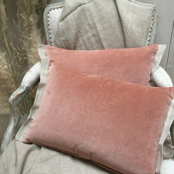 Image of -20% Coussin en velours rose poudré 35/50cm 38,40€ au lieu de 48€