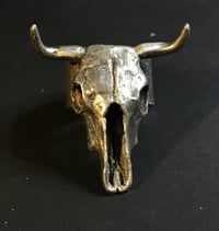Image 1 of Anillo de cráneo de vaca acabado mate / Cow skull ring matte finish