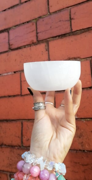 Image of Selenite charging bowl