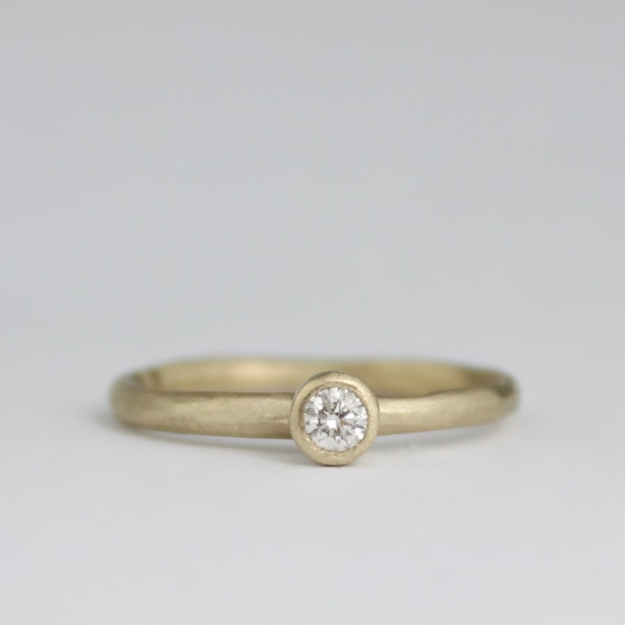 Image of The MINI Diamond ring in gold
