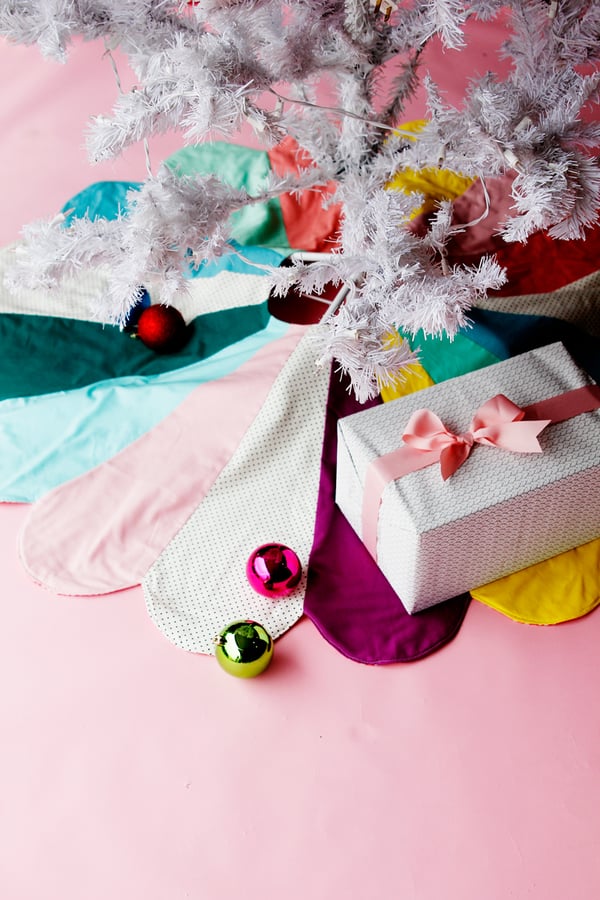 Image of SCALLOP CHRISTMAS TREE SKIRT