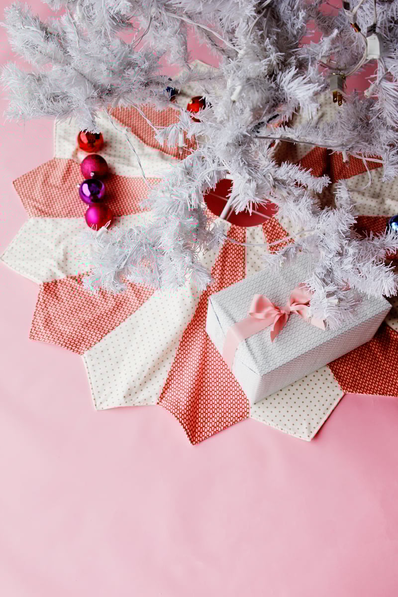 Image of SCALLOP CHRISTMAS TREE SKIRT