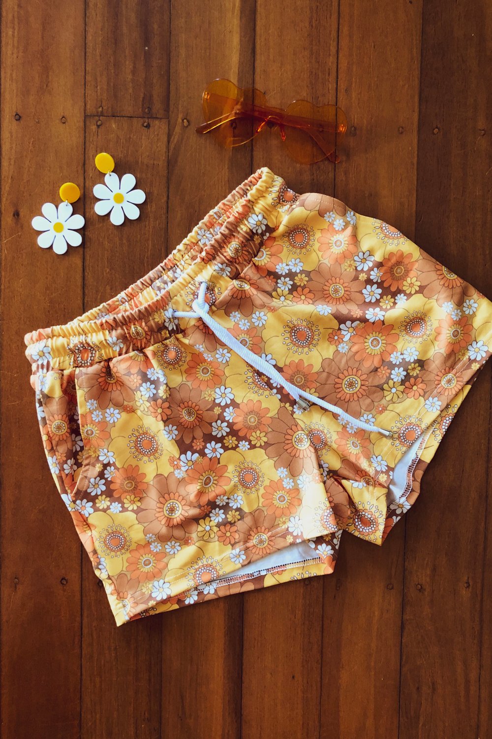 Jogger Shorts in Pushing Daisies