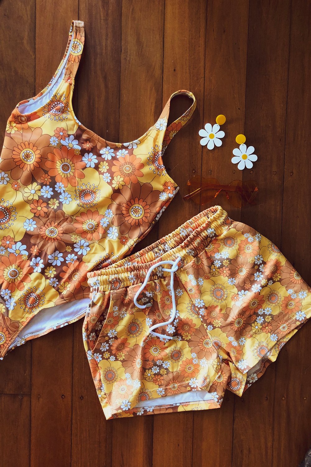 Jogger Shorts in Pushing Daisies