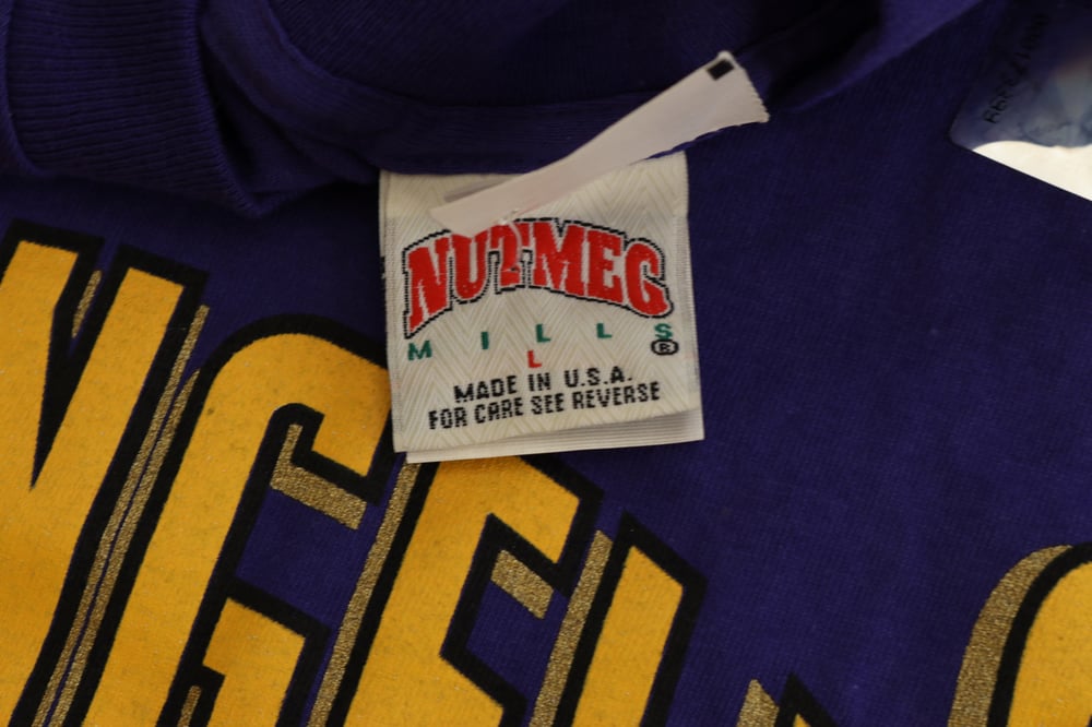 Image of Vintage 1990's Los Angeles Lakers Nutmeg Mills T-Shirt Sz.L (Youth)