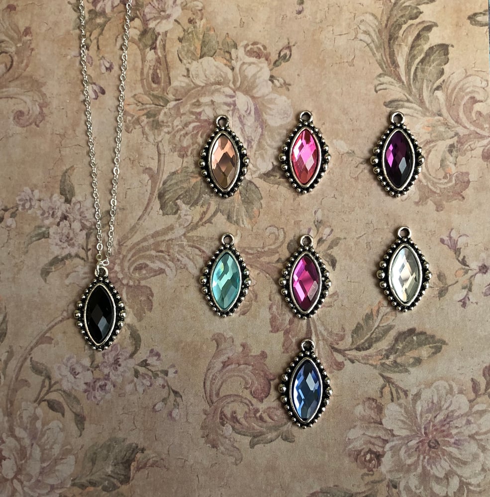 Image of Textured necklace collection 