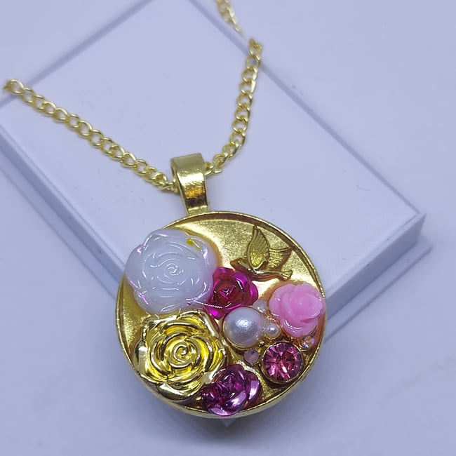 'pink dove' mounted pendant chain | gold