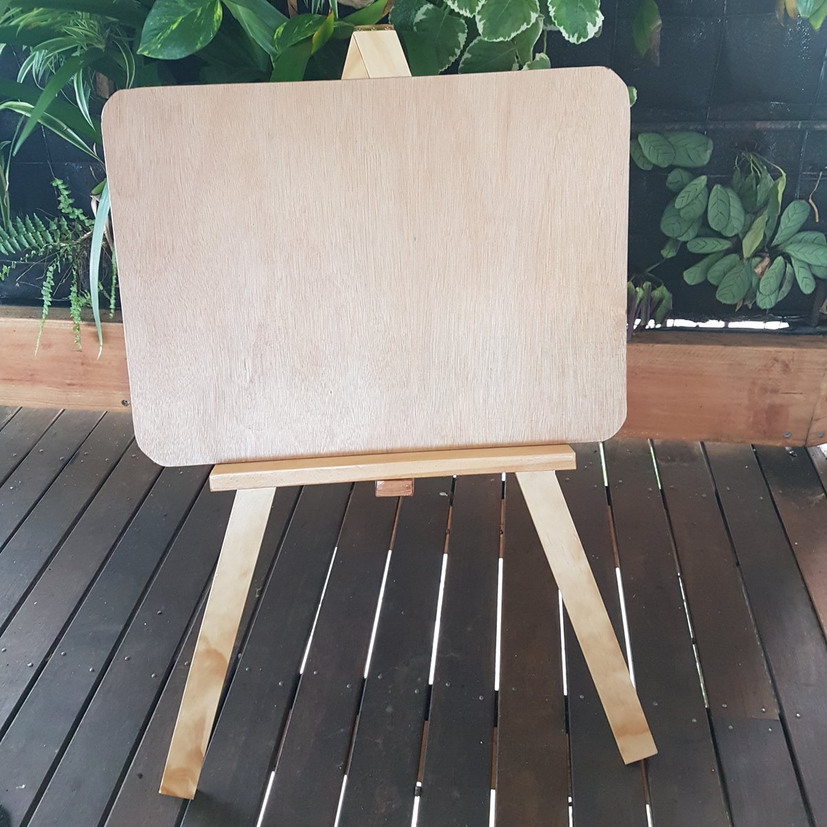 Toddler easel Works at Play