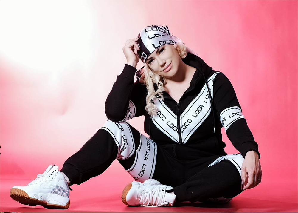 Home Taya Valkyrie