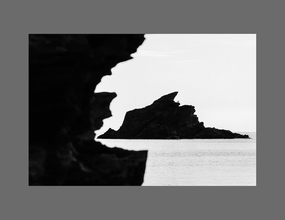 Image of SEA ROCK - 11X16CM FINE ART PRINT IN A4 PASSE-PARTOUT