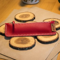 Image 4 of Estuche rojo