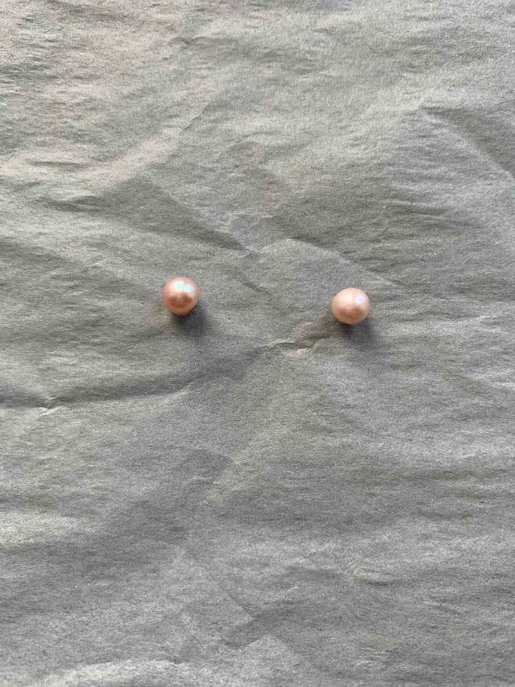 Image of Pale Pink Pearl Stud Earring