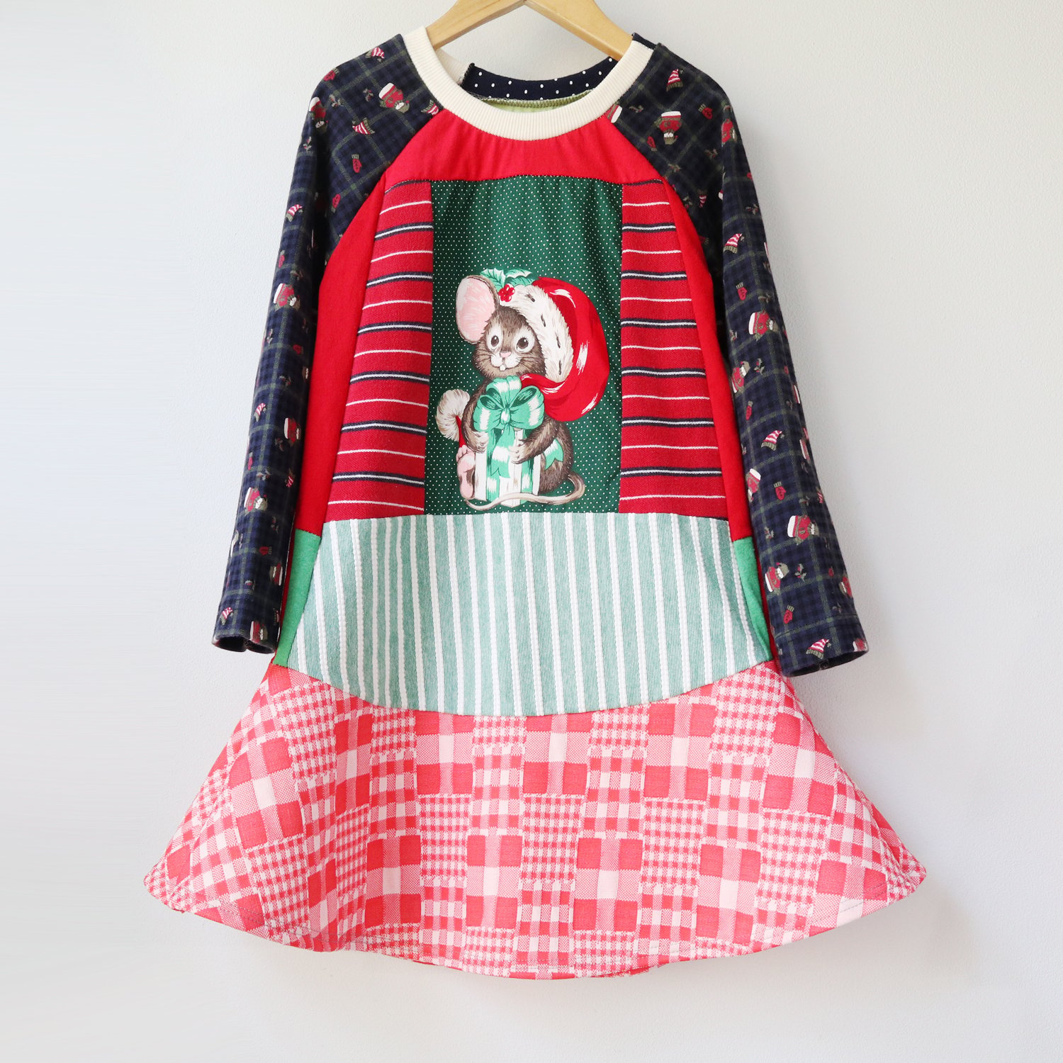 cat and mouse 5T Christmas long sleeve holiday dress vintage fabric long-sleeved xmas cute Santa | courtneycourtney cat and mouse 5T Christmas long sleeve holiday dress vintage fabric long-sleeved xmas cute Santa | courtneycourtney
