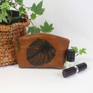 Image of Leather Curved Purse - Monstera Tan